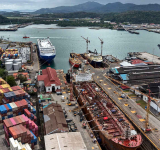 Panama's president says port contracts  will not be issued to a single operator